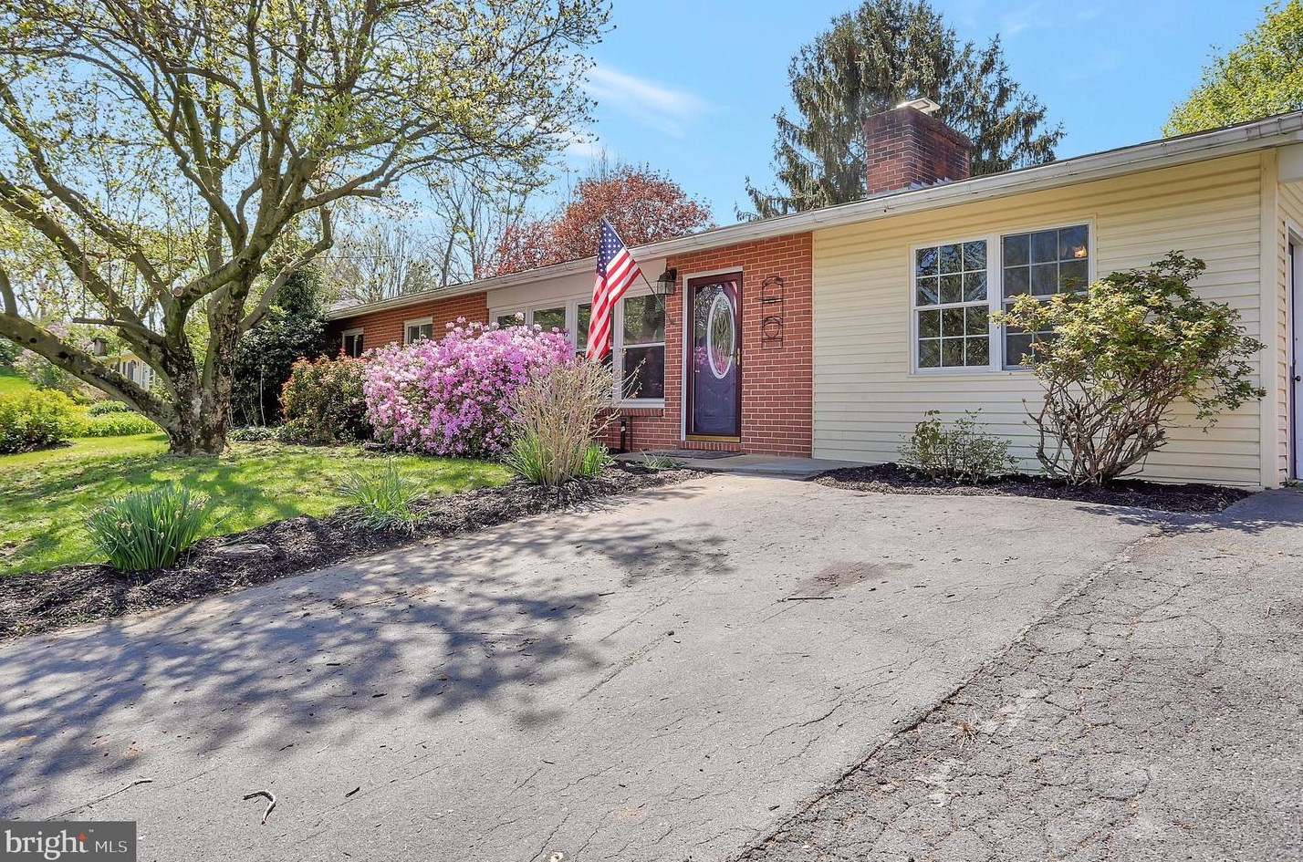 147 Downey Dr, Chambersburg, PA 17202-3179