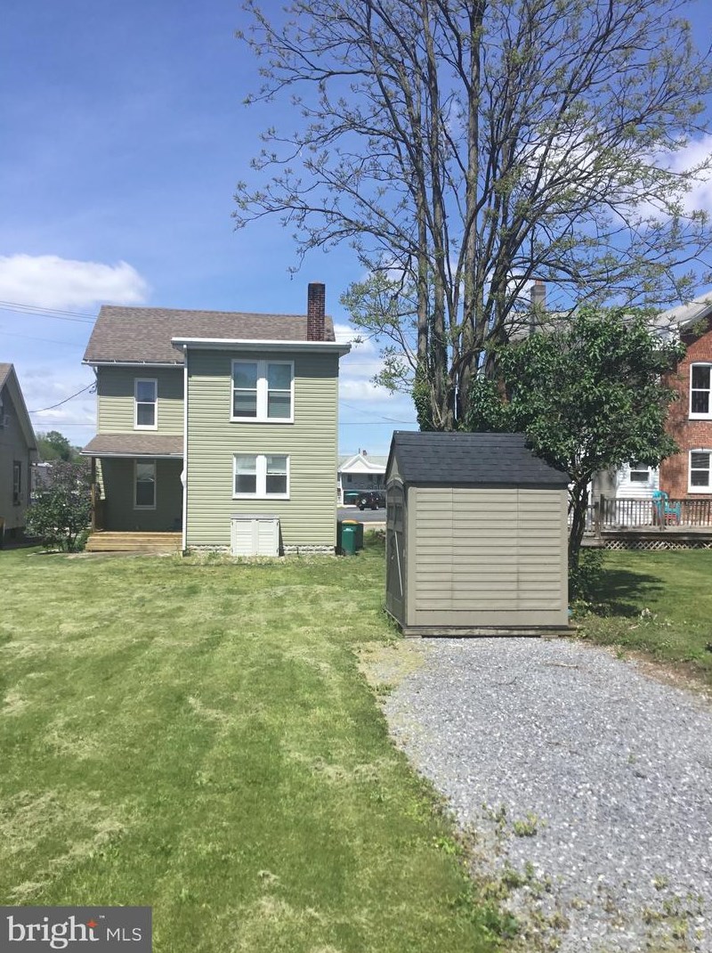 443 Broad St, Roadside, PA 17268-2009