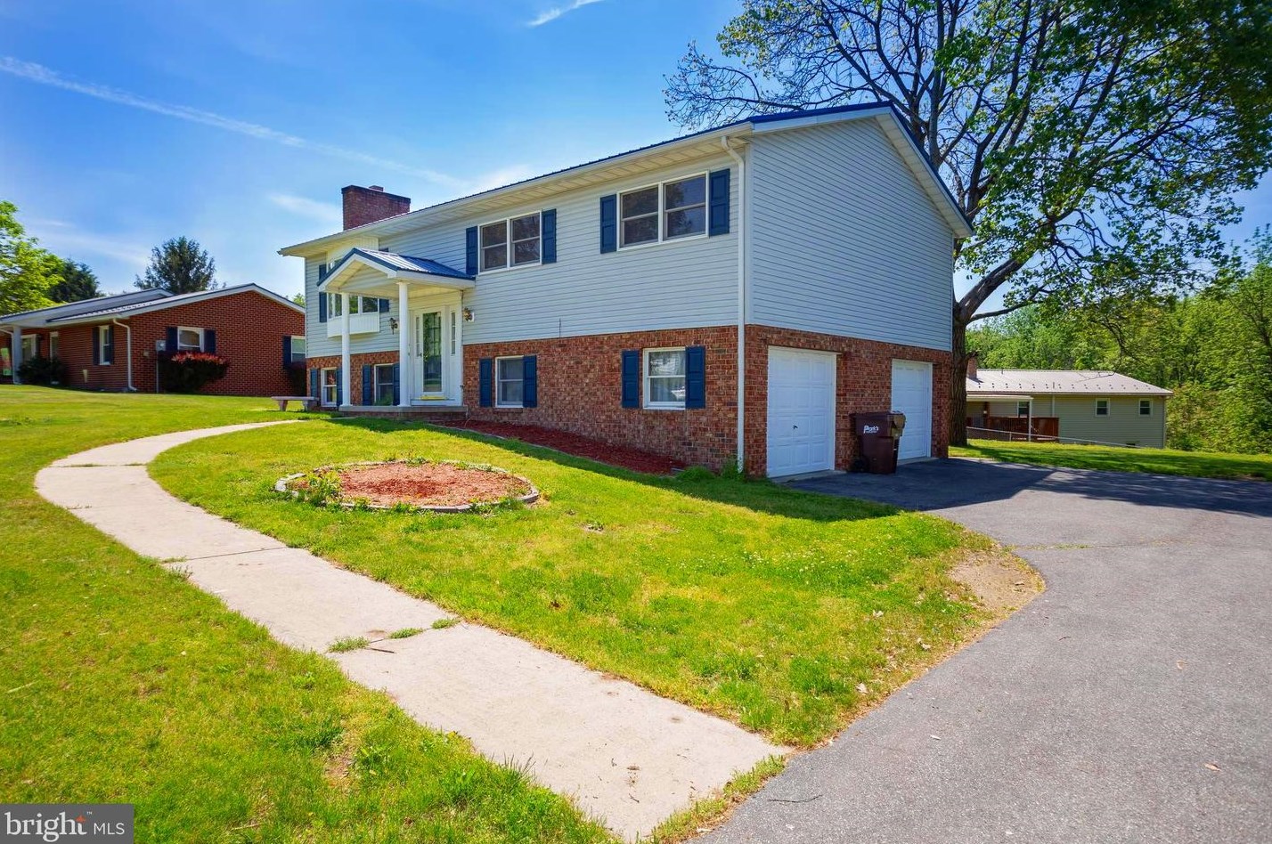 1630 Strohm Dr, Chambersburg, PA 17202-8008