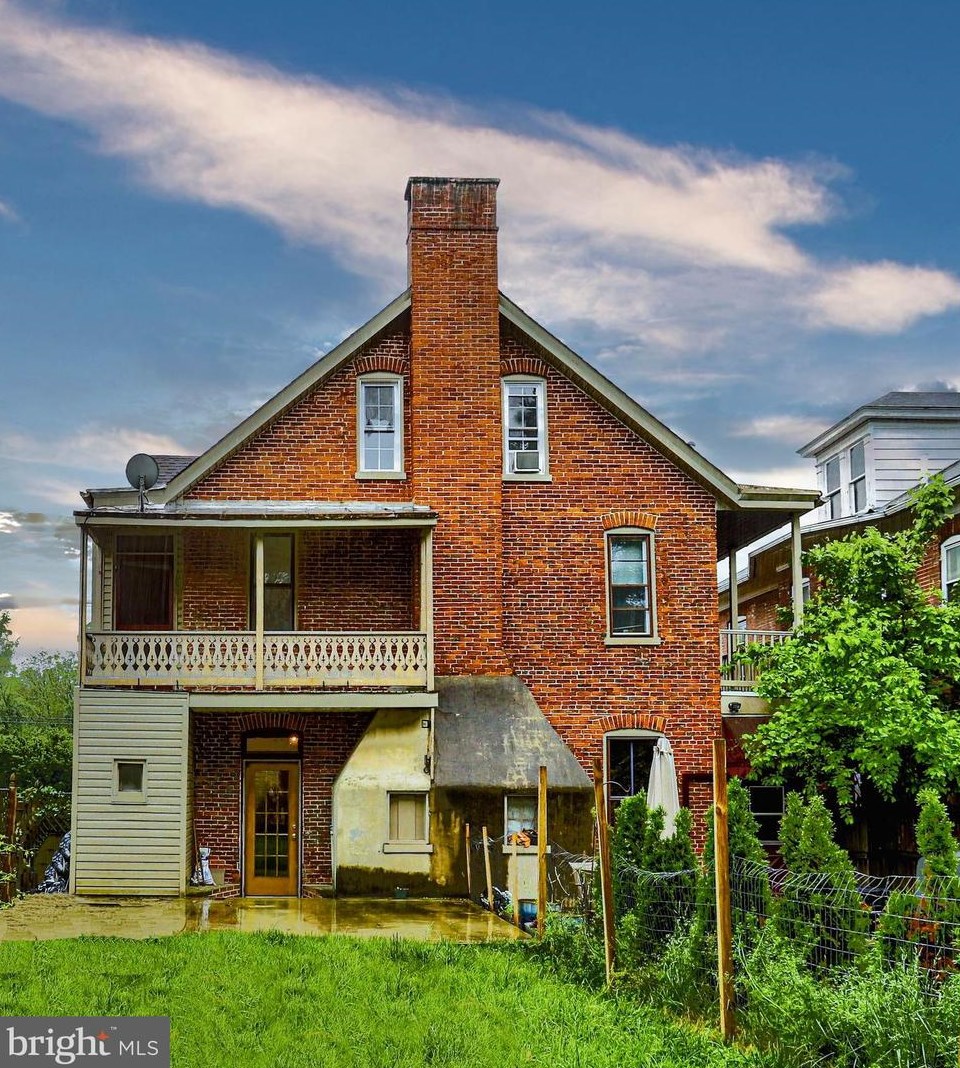 491 King St, Chambersburg, PA 17201-1615