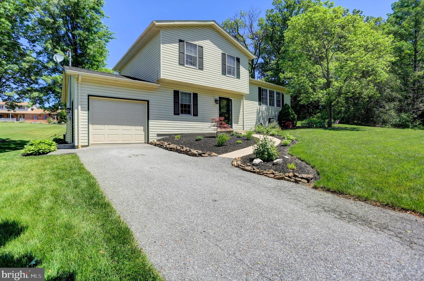 1701 Sollenberger Rd, Chambersburg, PA 17202-8091