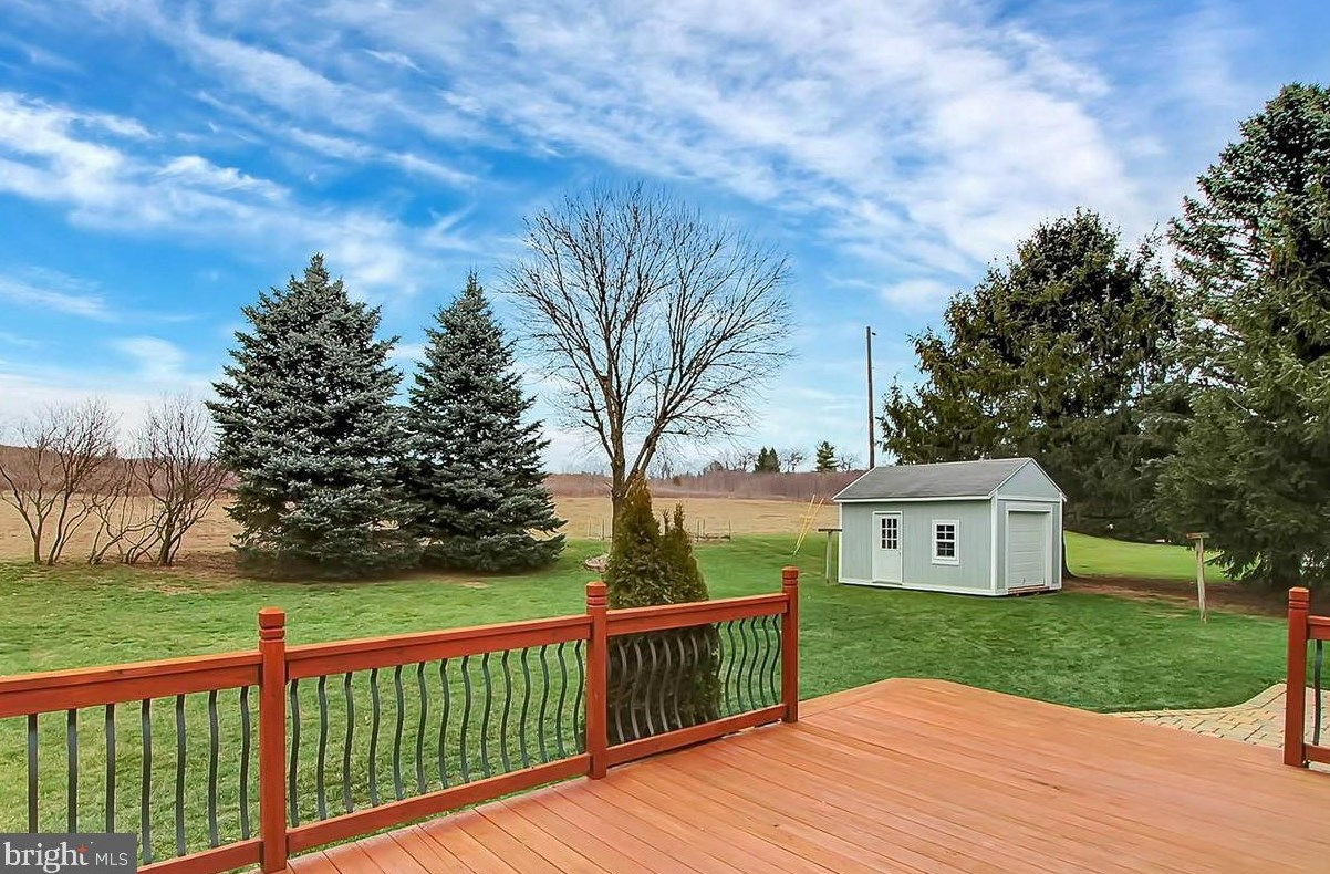 335 Laurel Ln, Roadside, PA 17268-1868