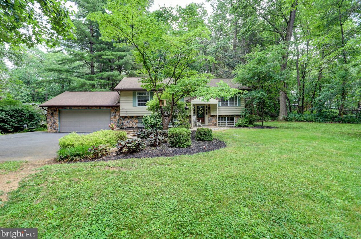 1664 Wilkson Ln, Chambersburg, PA 17202-9002