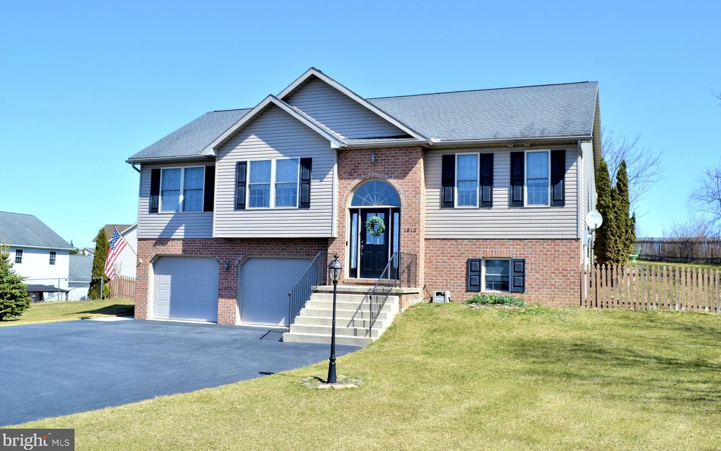 1812 Bell Ave, Chambersburg, PA 17202-7421