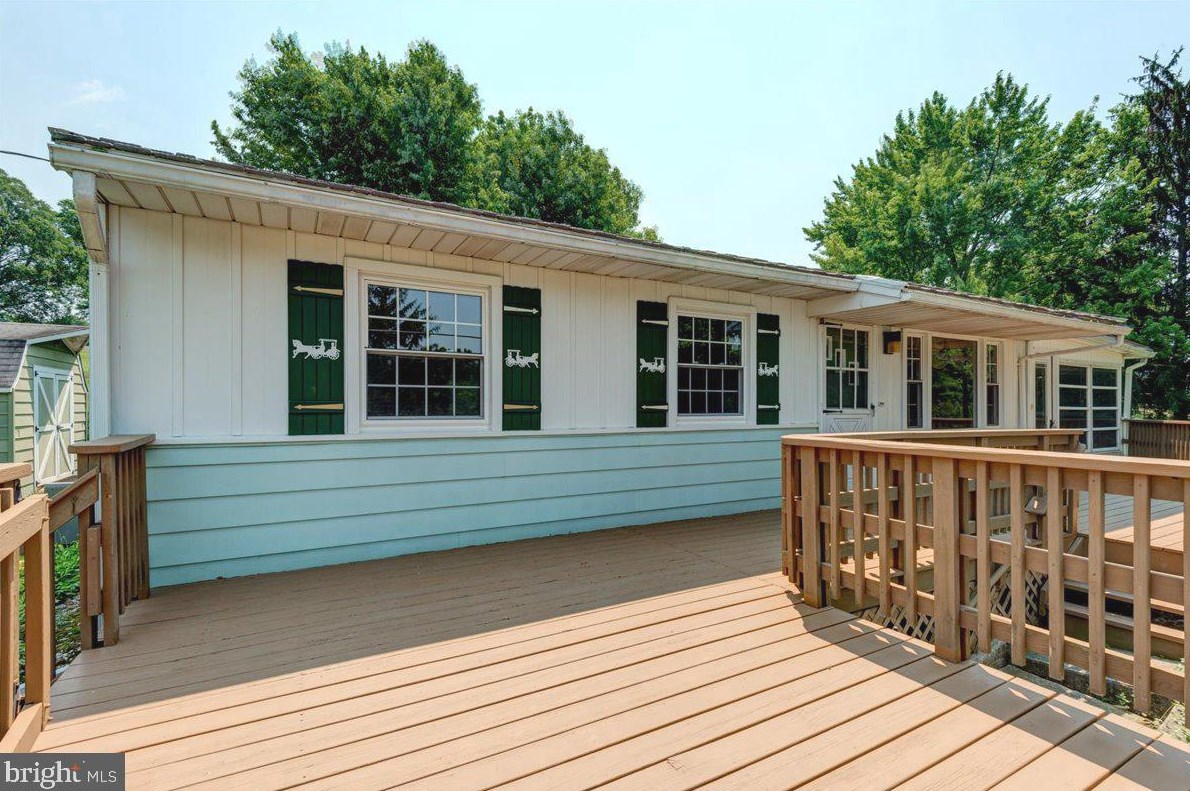 66 Woodstock Rd, Fayetteville, PA 17222-1458