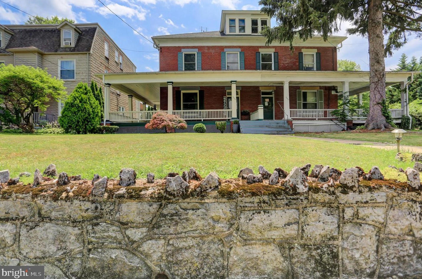548 Montgomery Ave, Chambersburg, PA 17201-1707