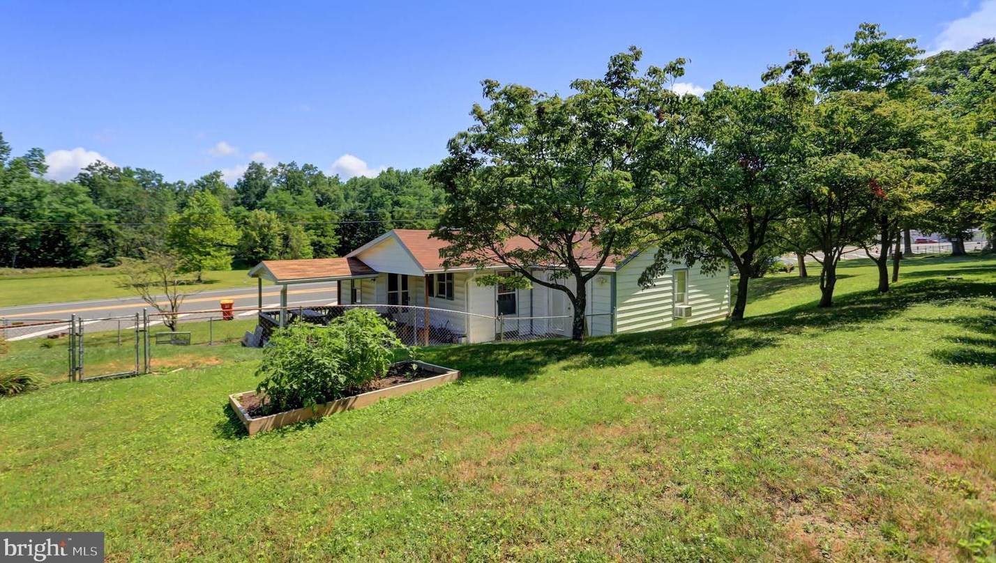 14144 Buchanan Trl, Roadside, PA 17268-8508