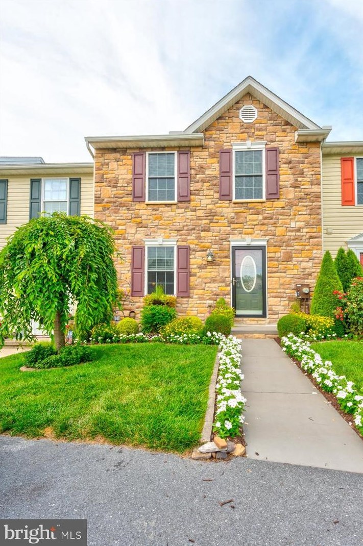 8867 Hillside Way, Roadside, PA 17268-7617