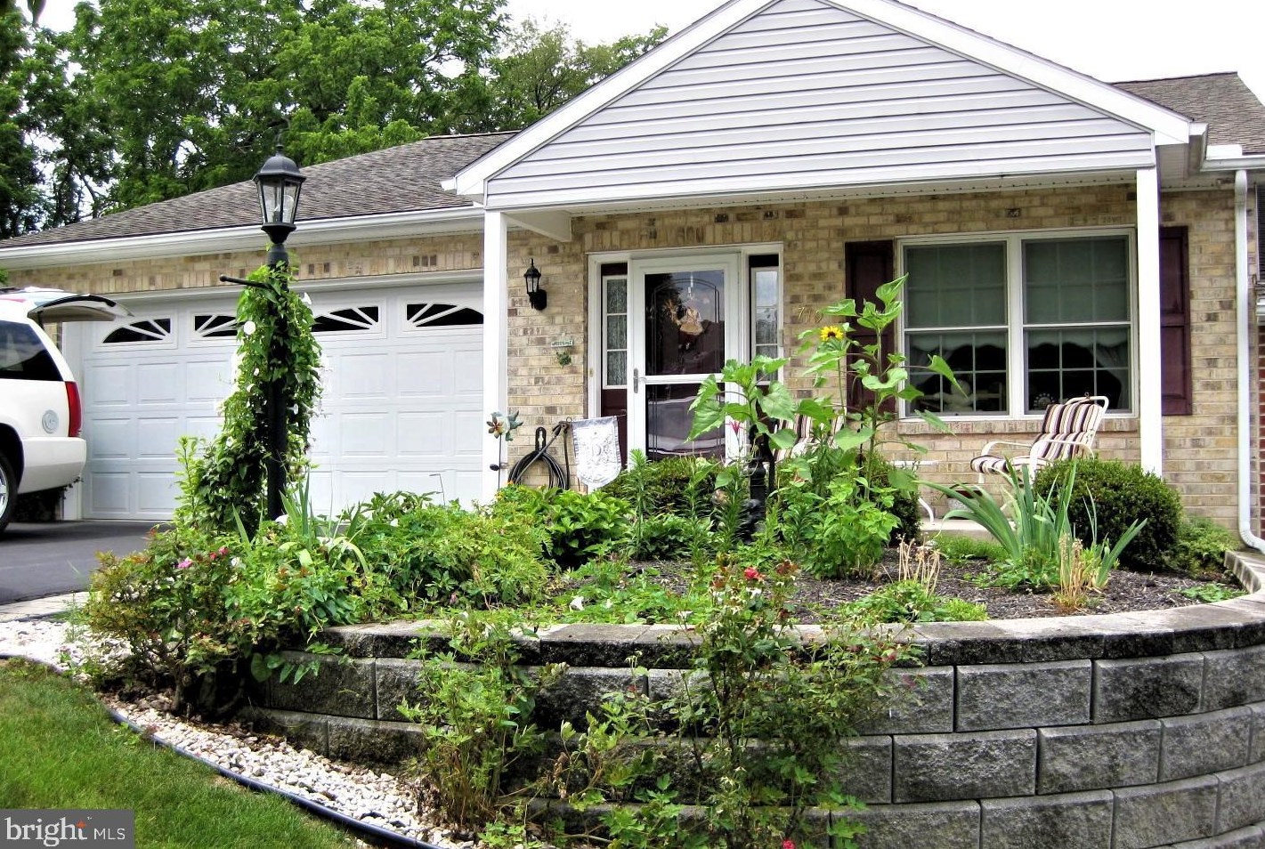 719 Golden Spring Dr, Roadside, PA 17268-2916