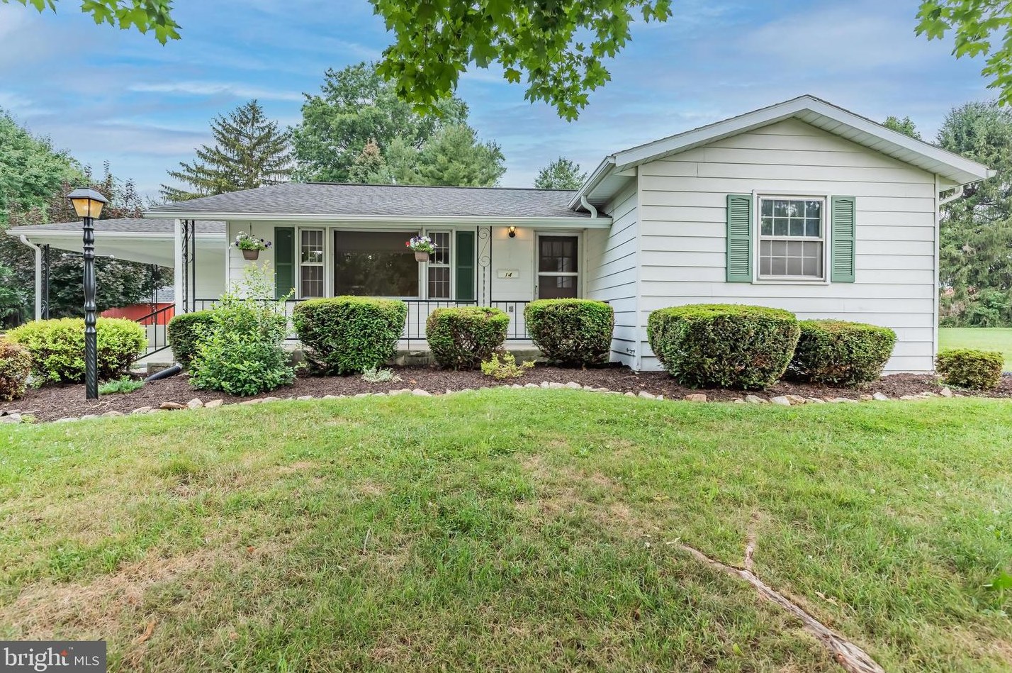 14 Edgelea Dr, Chambersburg, PA 17201-1350