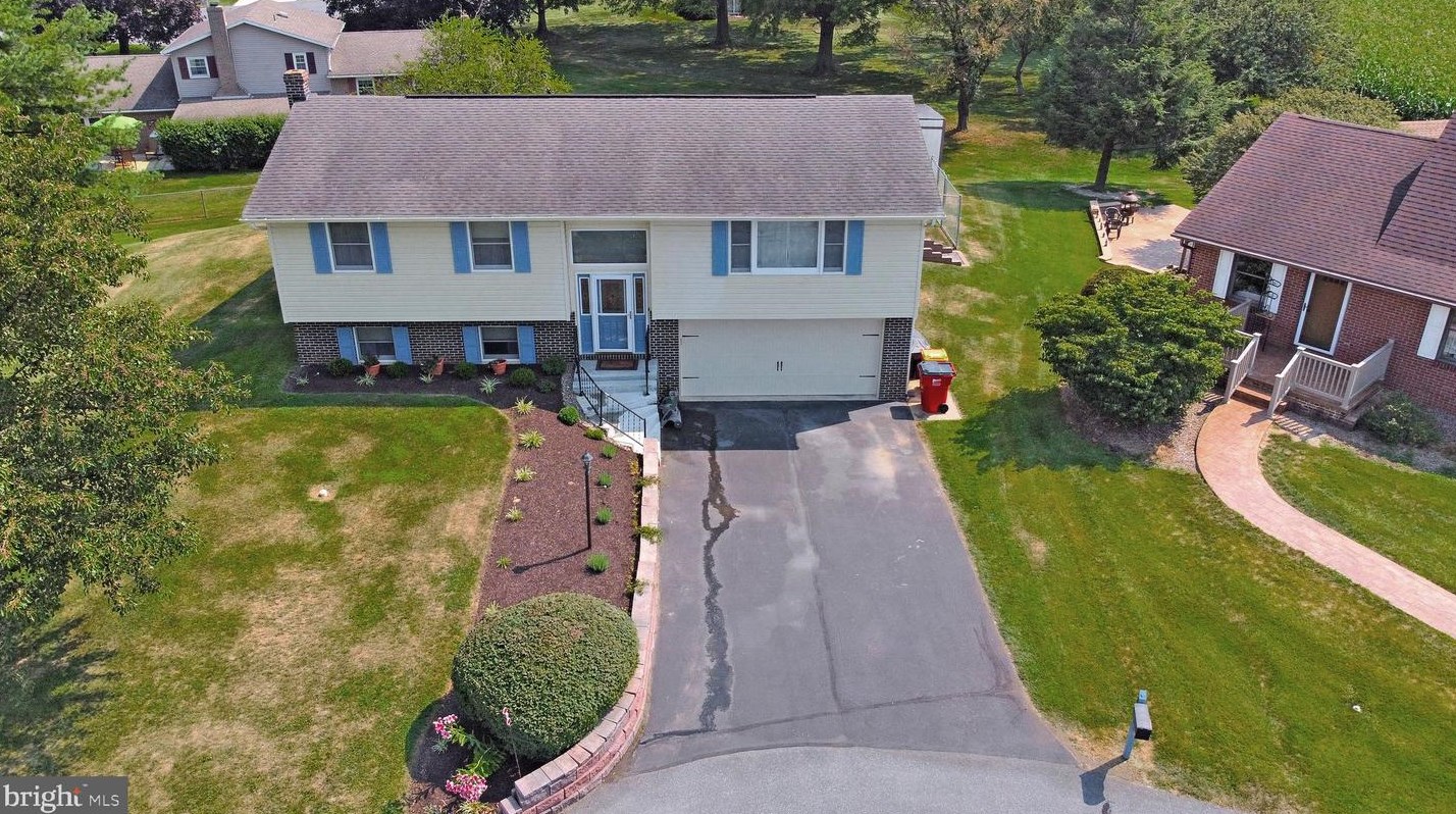 34 Pin Oak Ct, Lees Cross Roads, PA 17257-9445