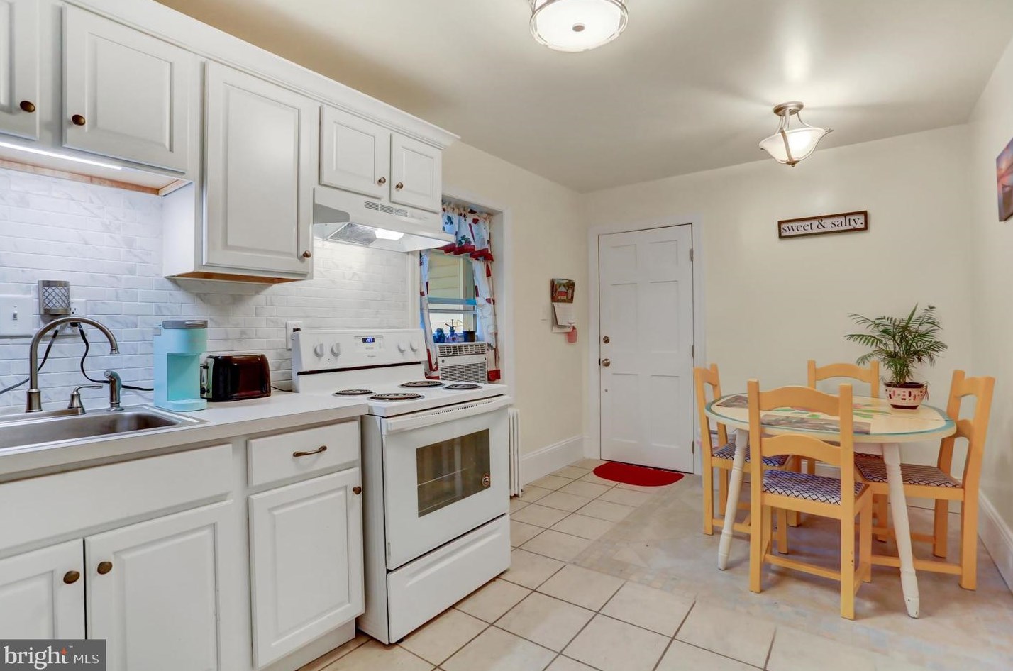 266 Philadelphia Ave, Chambersburg PA  17201-8931 exterior