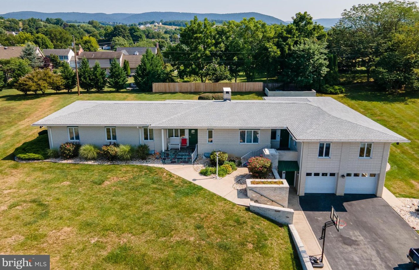 9245 Oyer Dr, Roadside, PA 17268-9203