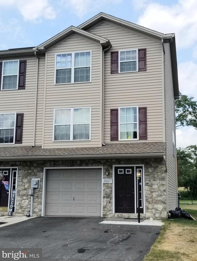 3597 Pinecrest Ct, Fayetteville, PA 17222-9378
