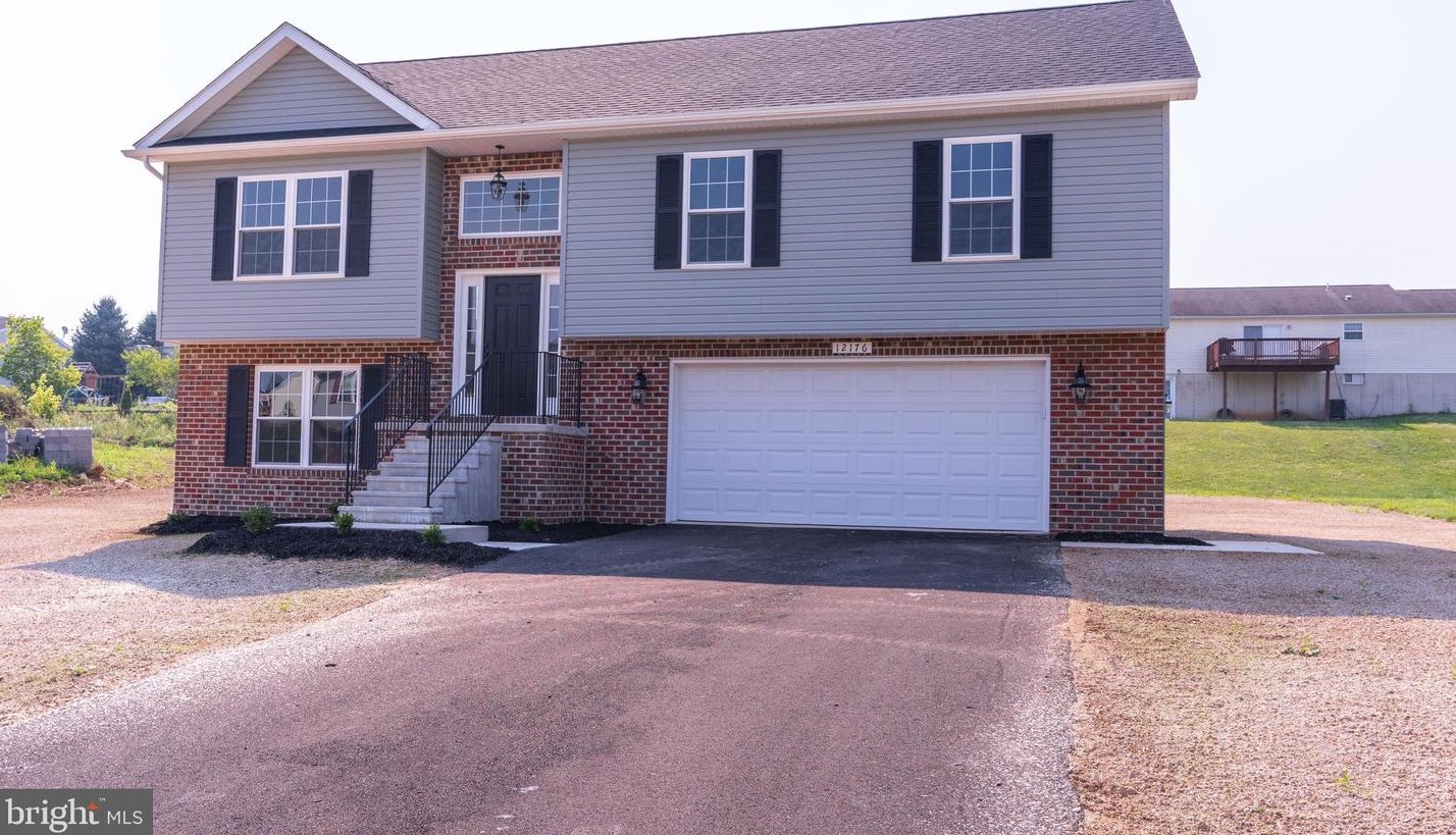 12155 Red Hawk Dr, Roadside, PA 17268-8303