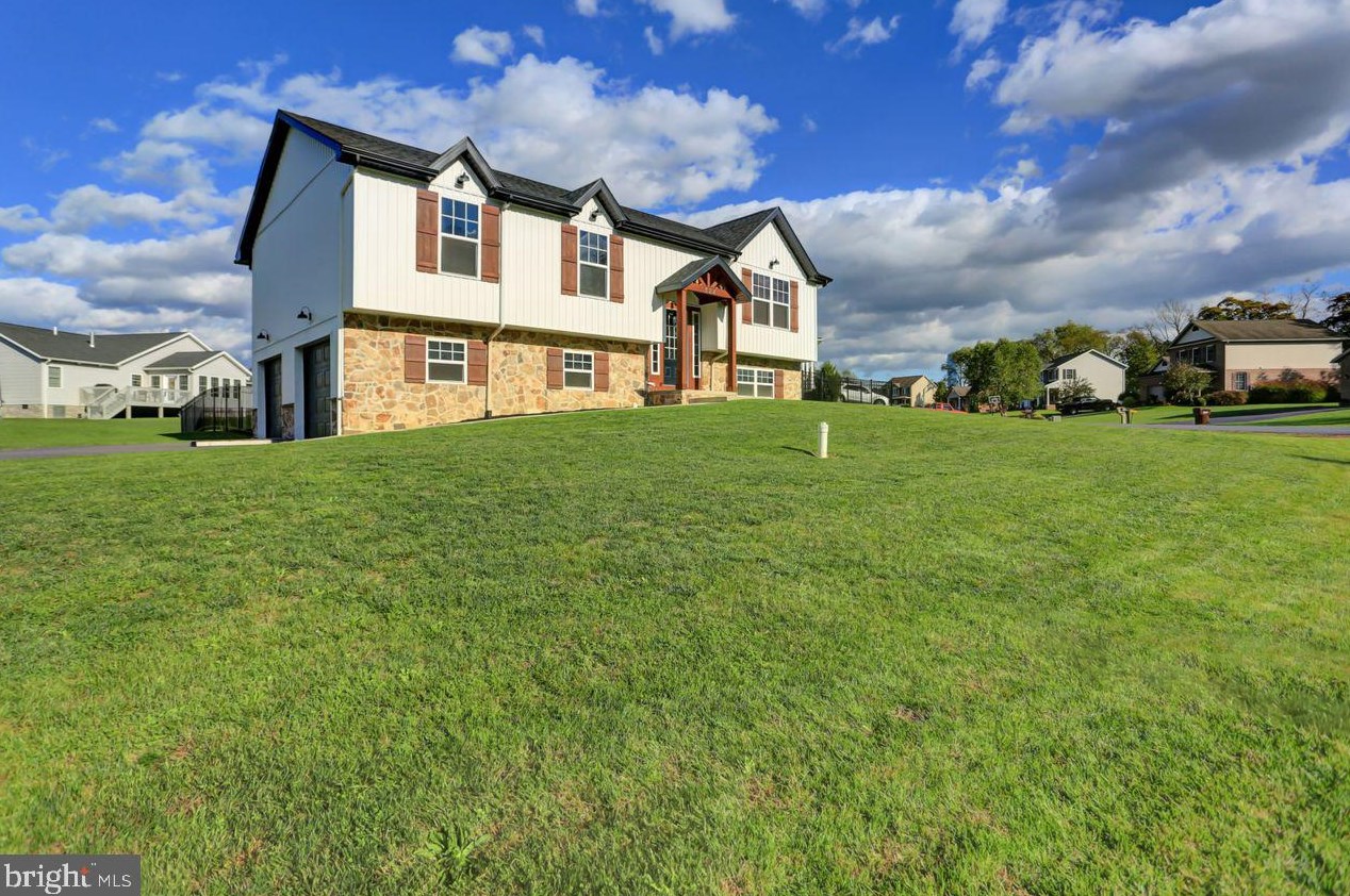 824 Dickeys Dr, Chambersburg, PA 17202