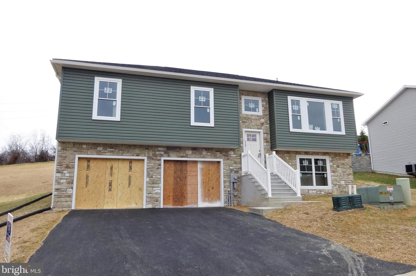 755 Golden Spring Dr, Roadside, PA 17268-2916