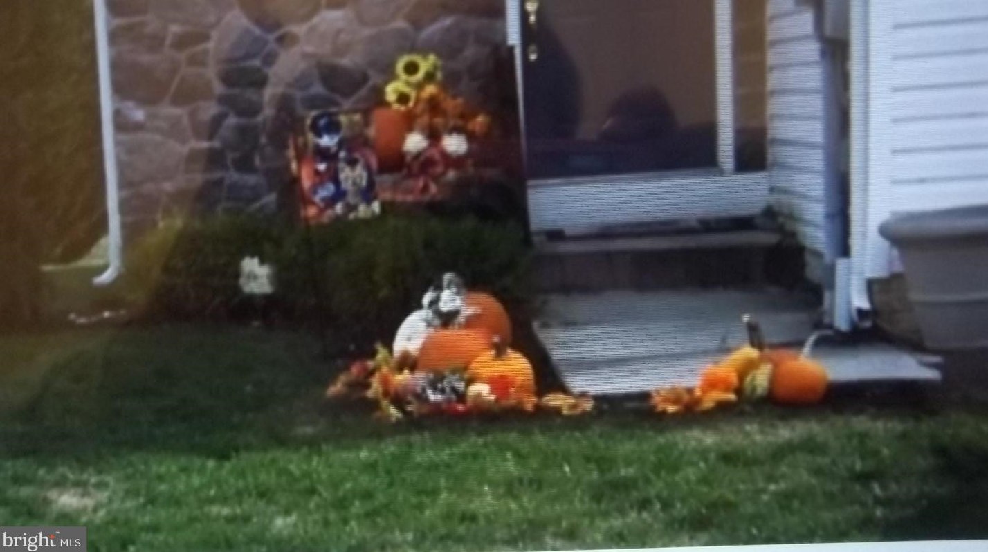3000 Orchard Dr, Chambersburg, PA 17201-9214