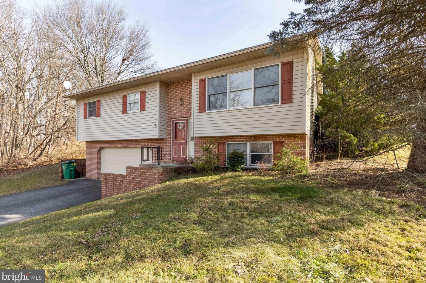240 Theodore Dr, Chambersburg, PA 17202-9483