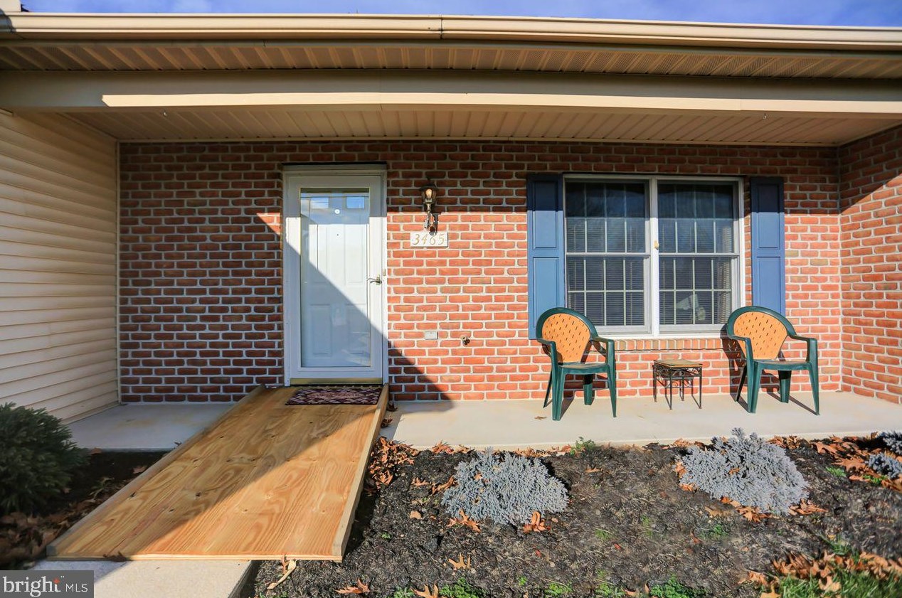 3465 Glen Eagles Dr, Chambersburg, PA 17202-8106