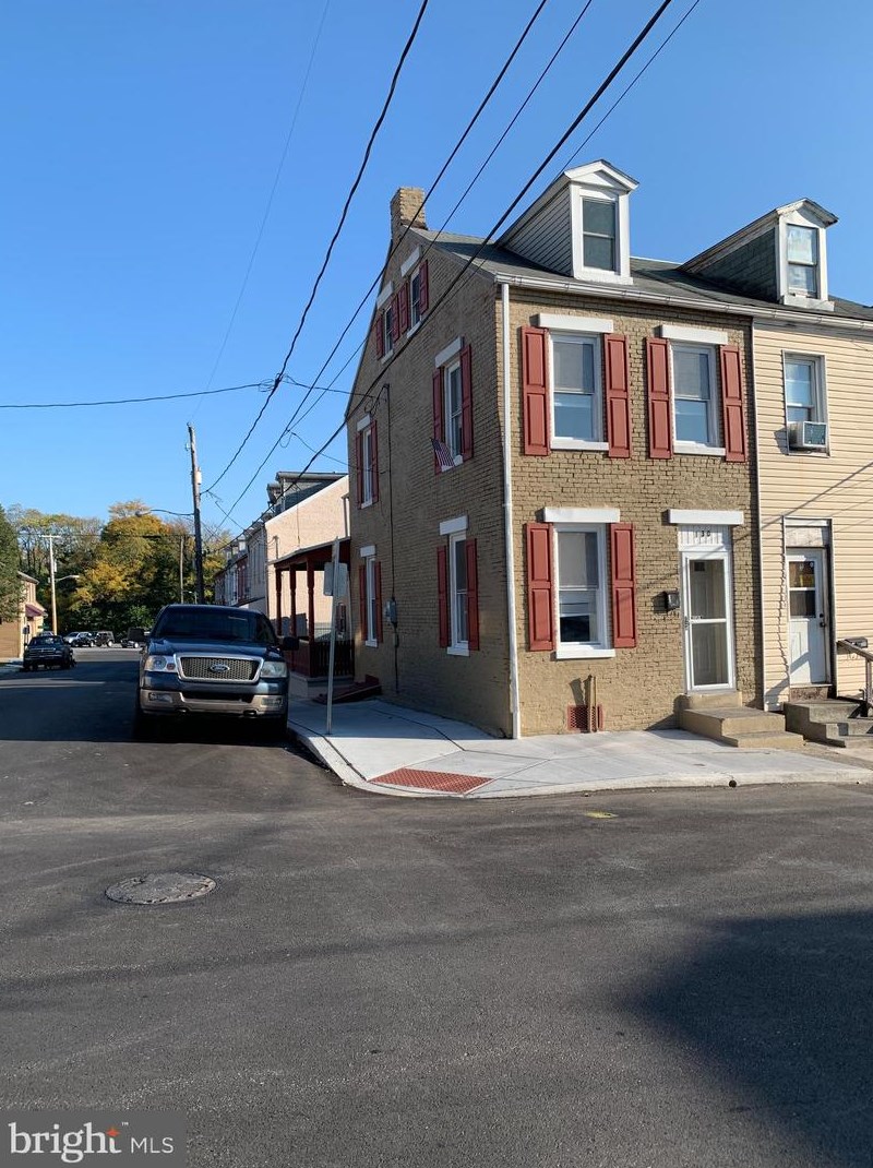 130 Perry St, Kinderhook, PA 17512-1717