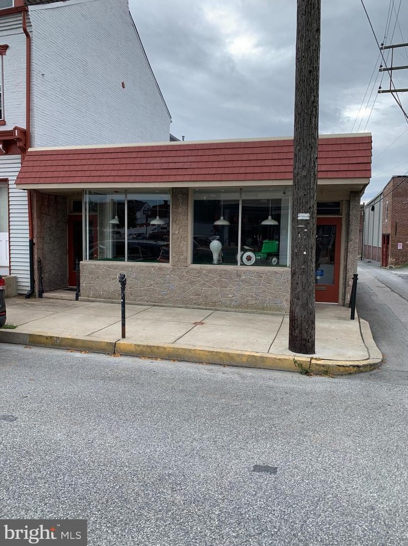 20 3rd St, Kinderhook, PA 17512-1103