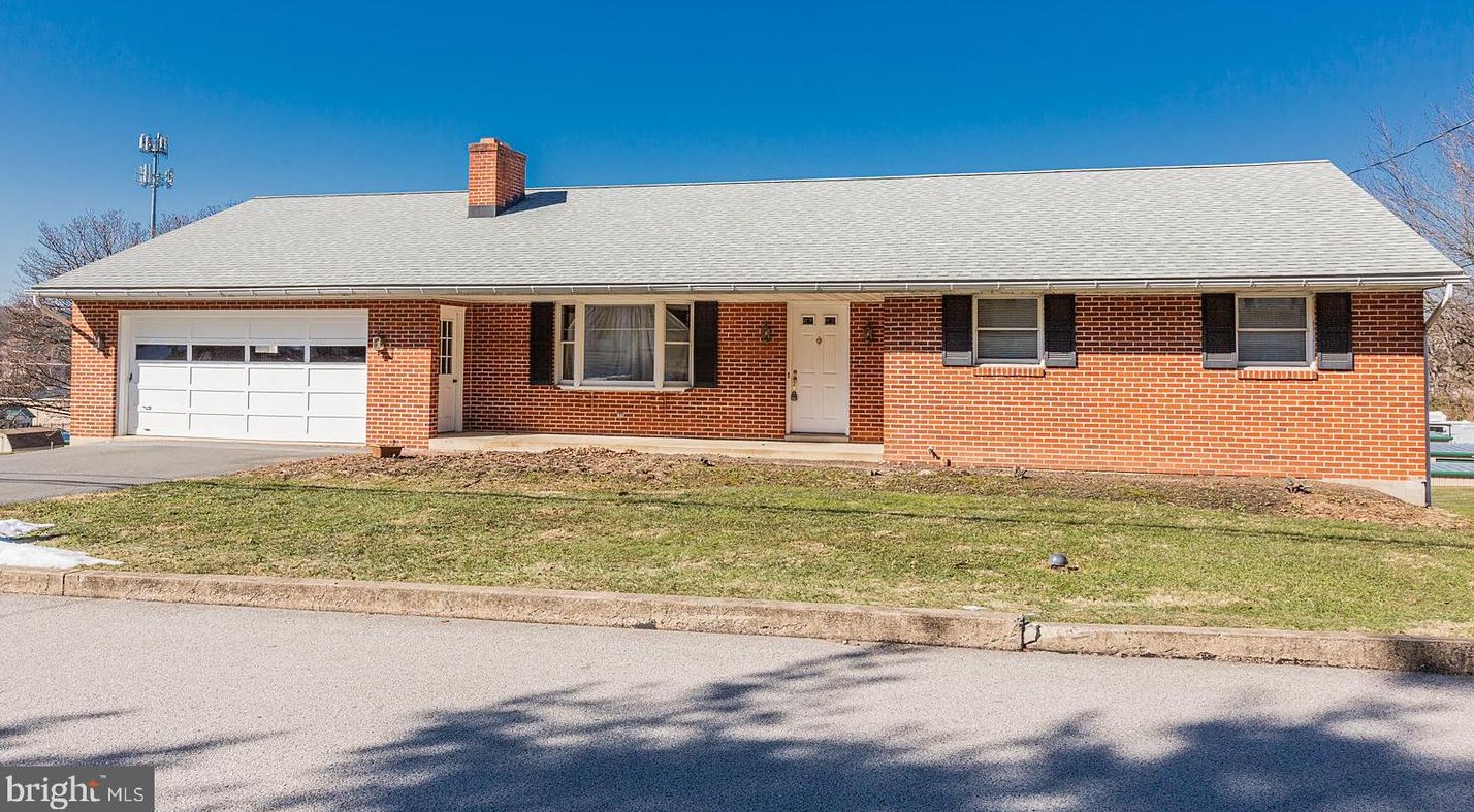 41 New St, Mountville, PA 17554-1621