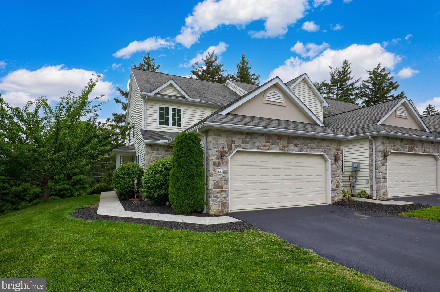 1813 Windsong Ln, Lancaster, PA 17602