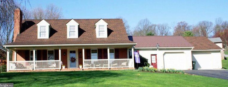 2787 Stevens Summit Dr, Kinderhook, PA 17512-9661