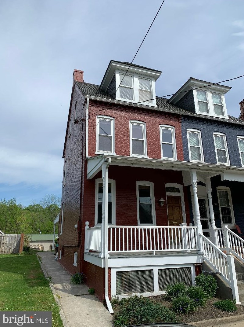 839 Spruce St, Kinderhook, PA 17512-1330