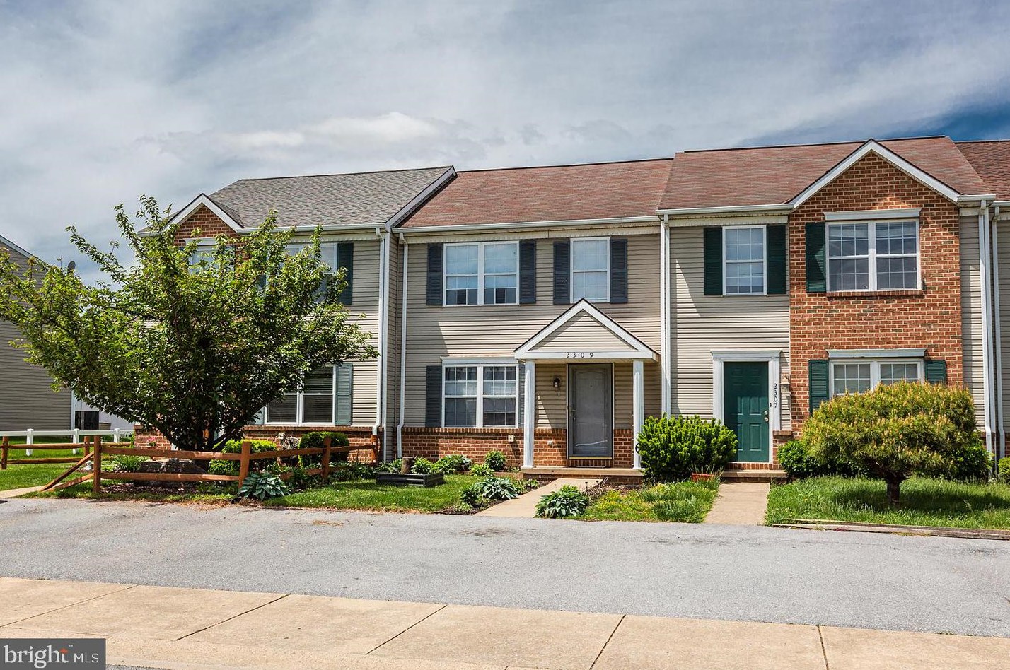 2309 Morris Dr, East Petersburg, PA 17520-1057