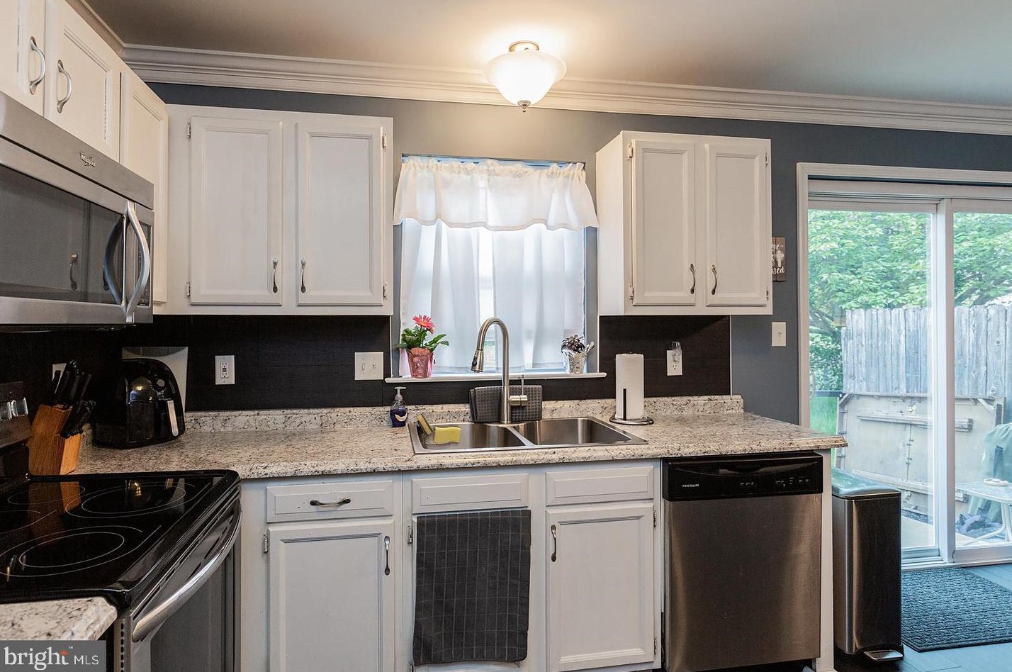 2309 Morris Dr, East Petersburg PA  17520-1057 exterior