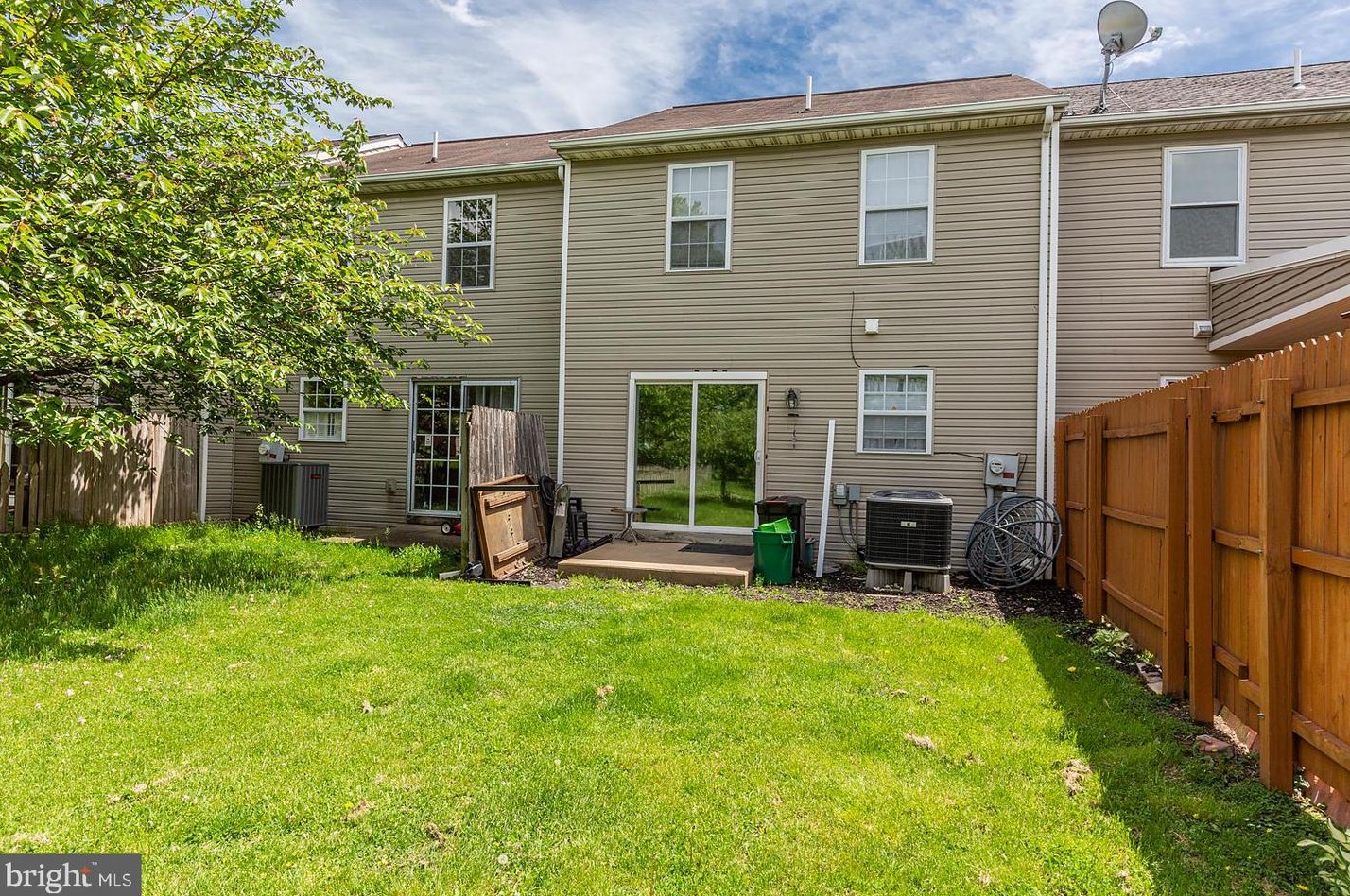 2309 Morris Dr, East Petersburg PA  17520-1057 exterior