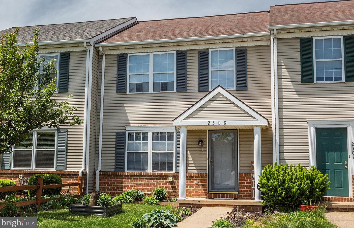 2309 Morris Dr, East Petersburg PA  17520-1057 exterior