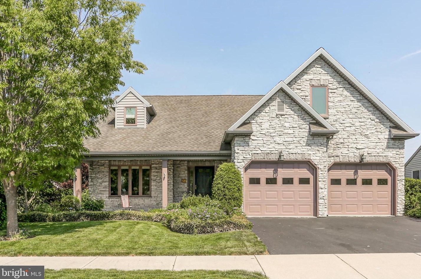 920 Cambridge Dr, Old Line, PA 17545