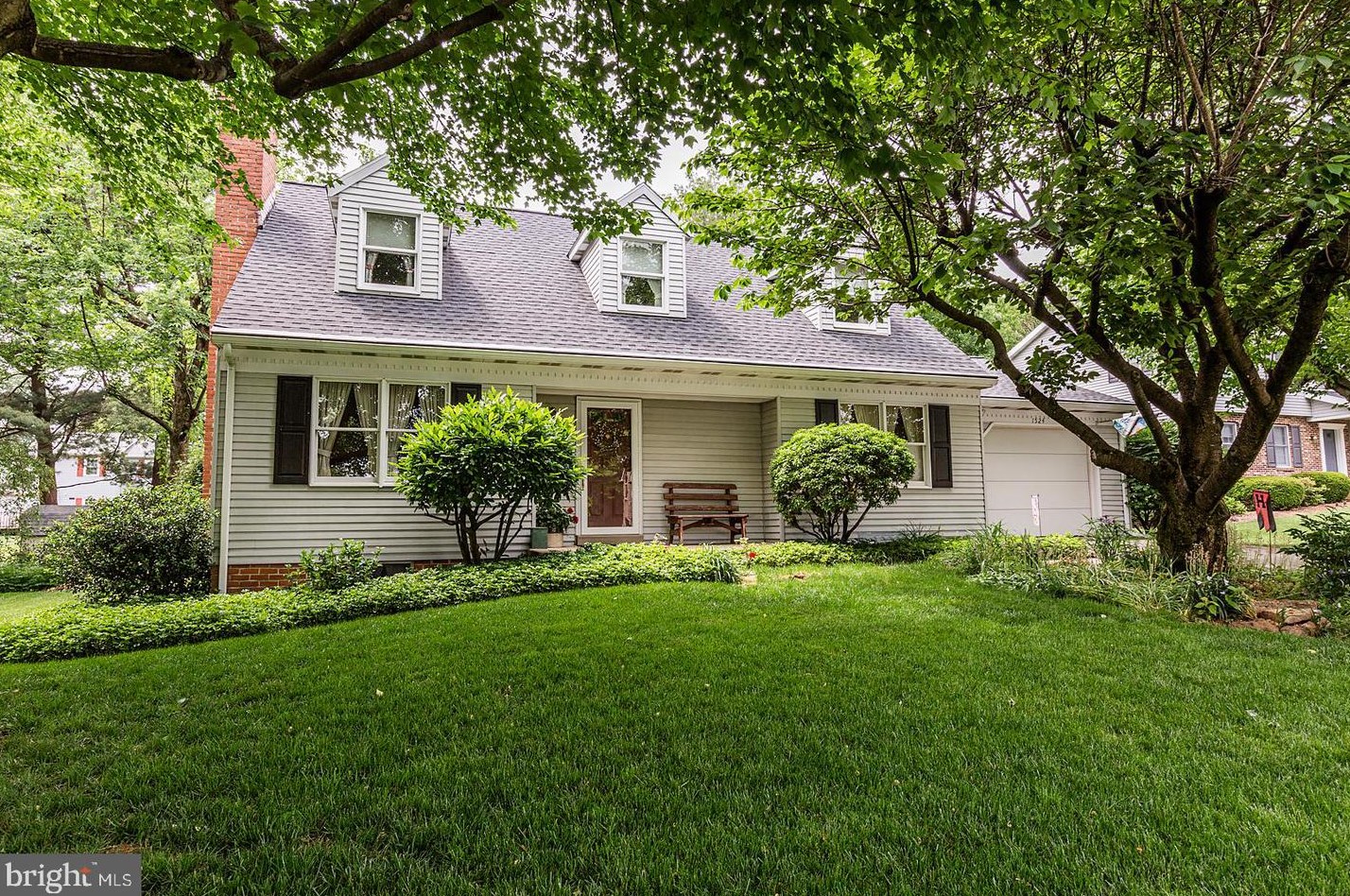 1524 English Brook Dr, Landisville PA  17538-1349 exterior