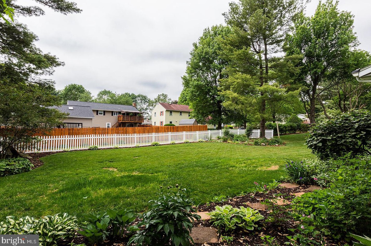 1524 English Brook Dr, Landisville PA  17538-1349 exterior