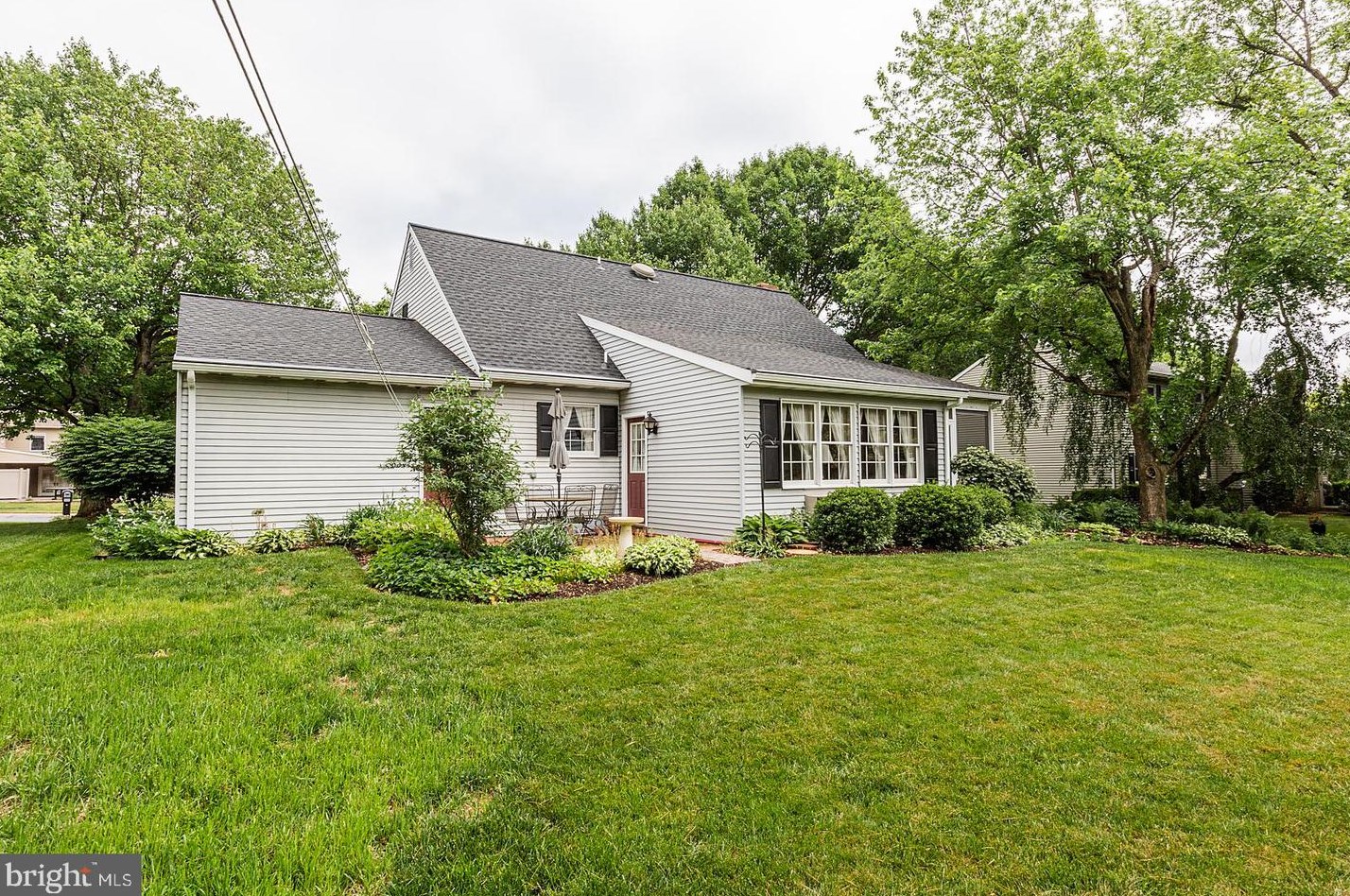 1524 English Brook Dr, Landisville PA  17538-1349 exterior