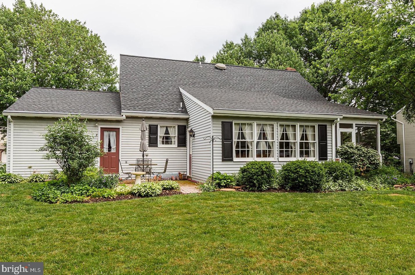 1524 English Brook Dr, Landisville PA  17538-1349 exterior