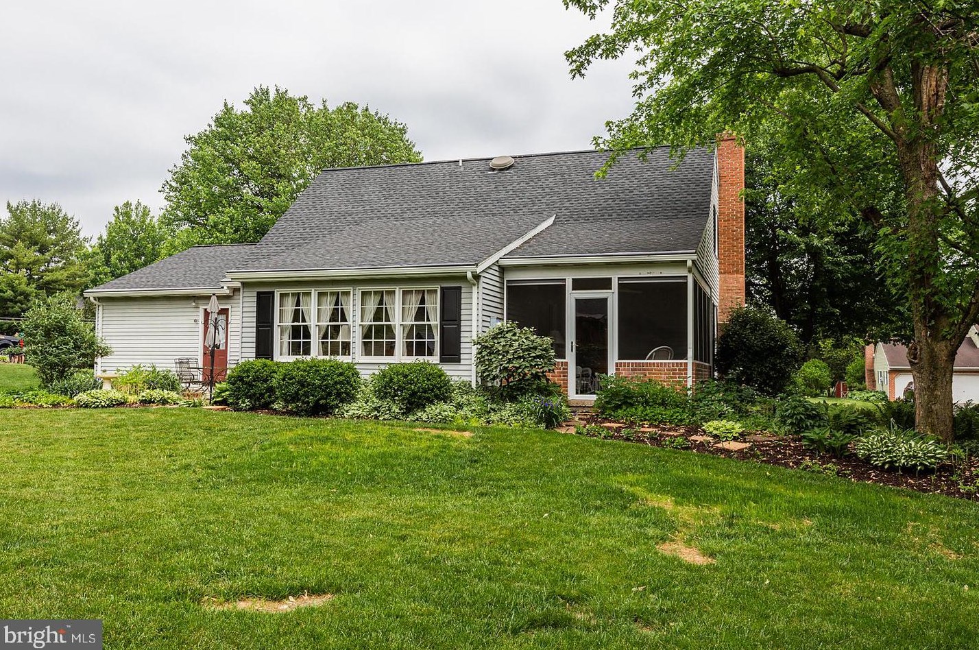 1524 English Brook Dr, Landisville PA  17538-1349 exterior