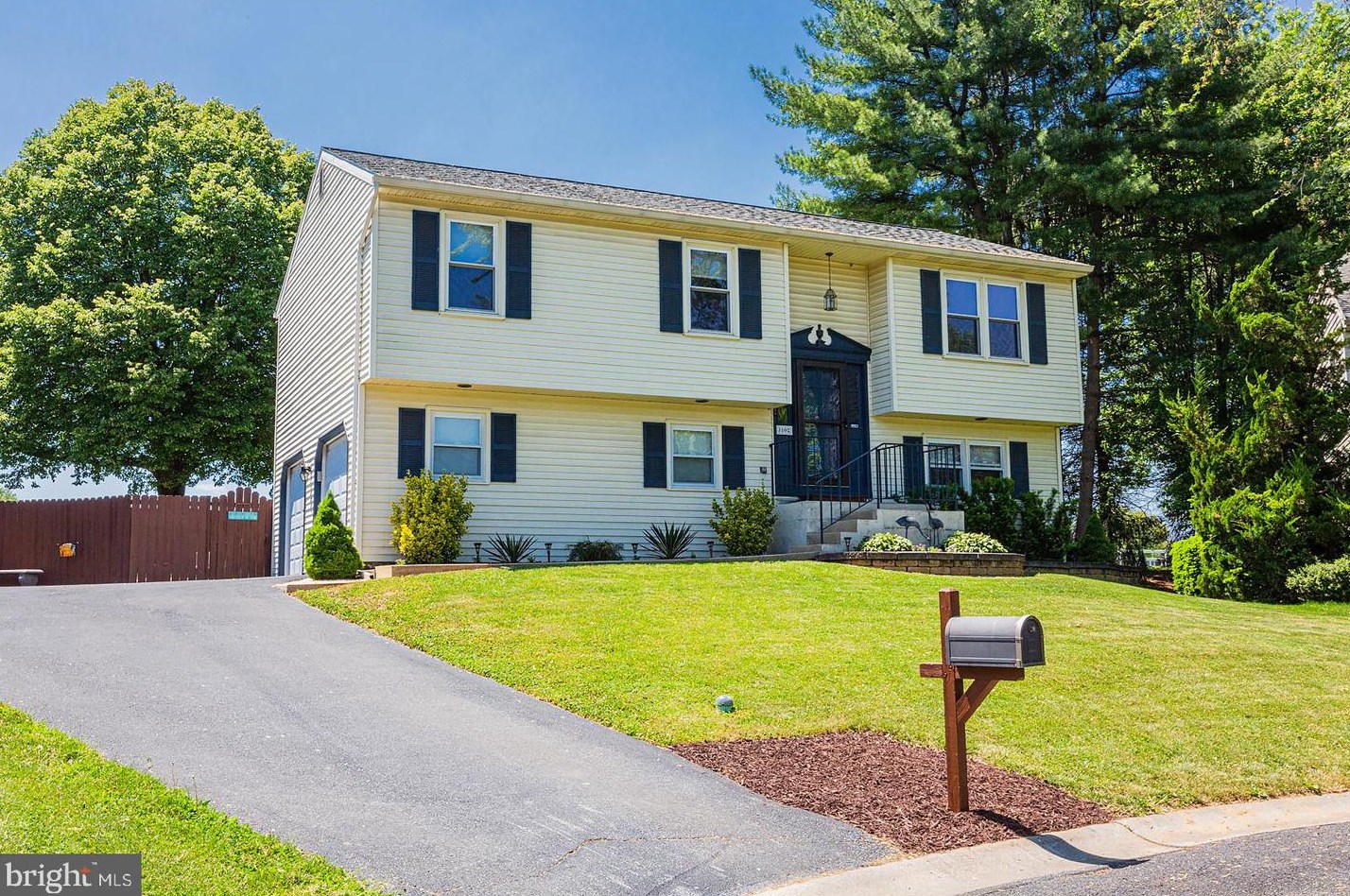 3102 Caroline Dr, East Petersburg, PA 17520-1226