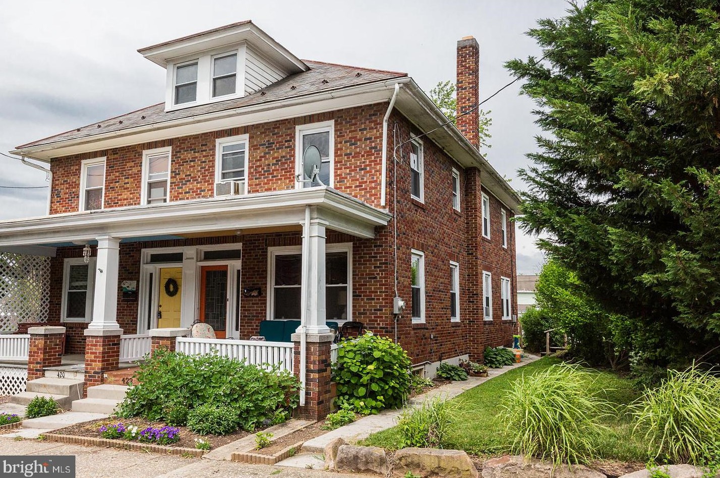 422 N State St, Ephrata, PA 17522