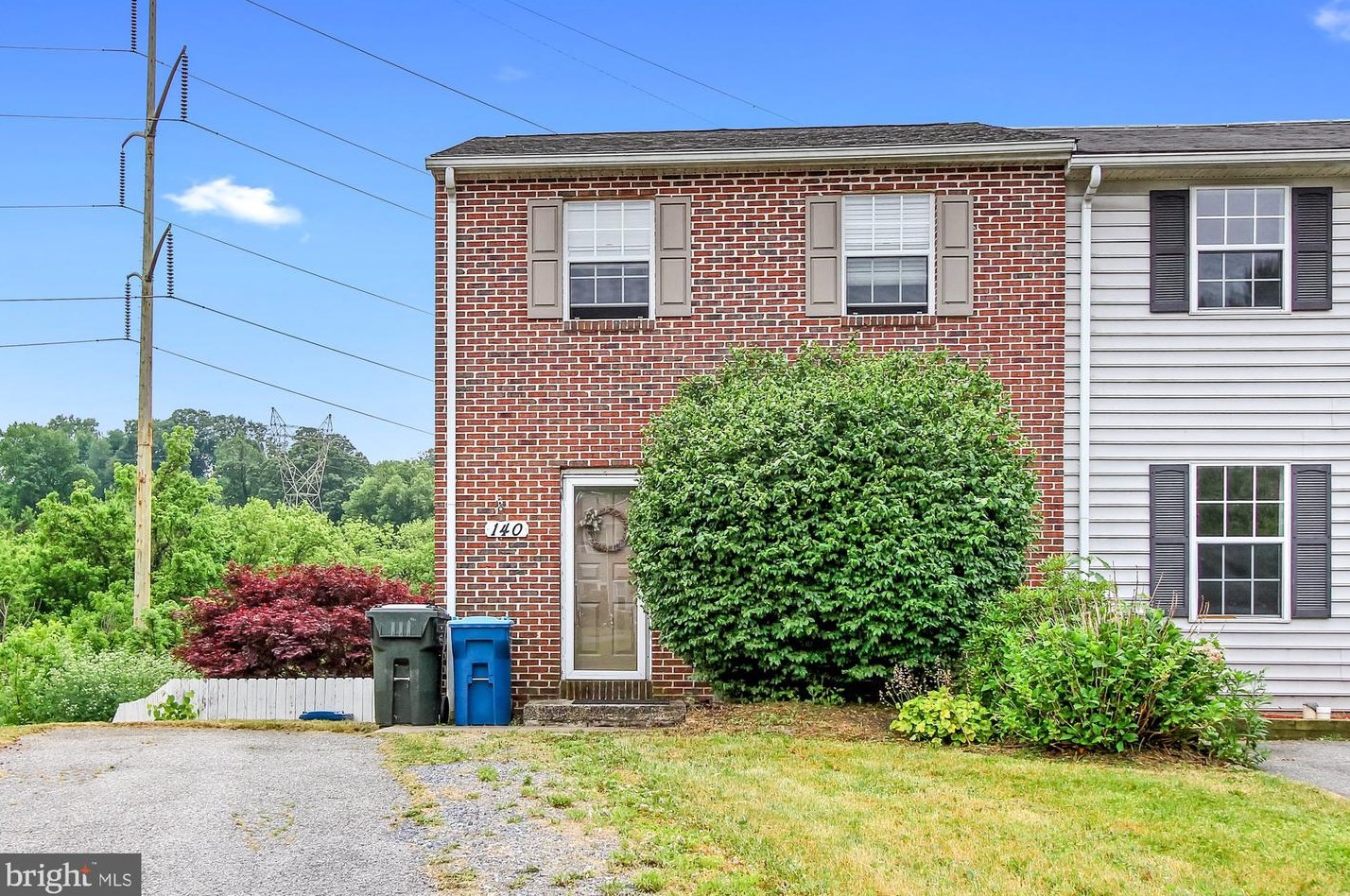 140 Stone House Ln, Kinderhook, PA 17512-9408