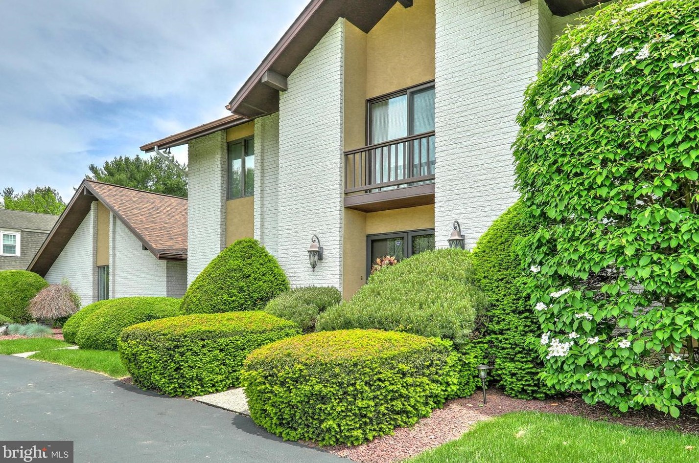 2432 Stone Heath Dr, Lancaster, PA 17601