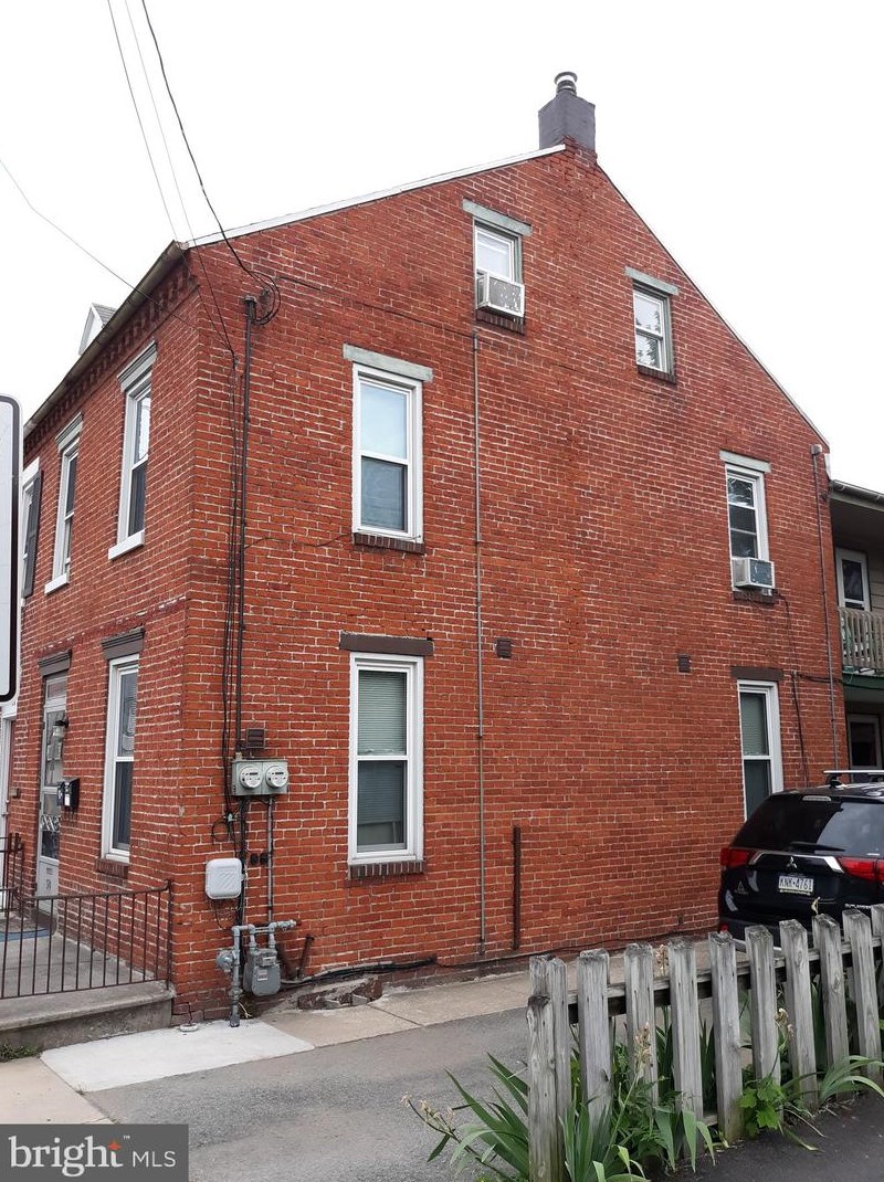 30 5th St, Kinderhook, PA 17512-1552