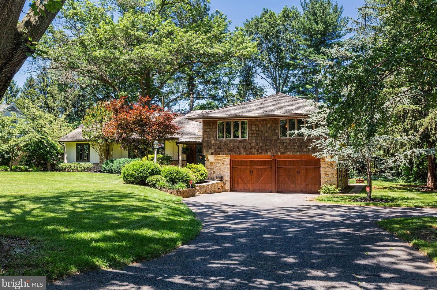 1106 Country Club Dr, Lancaster, PA 17601