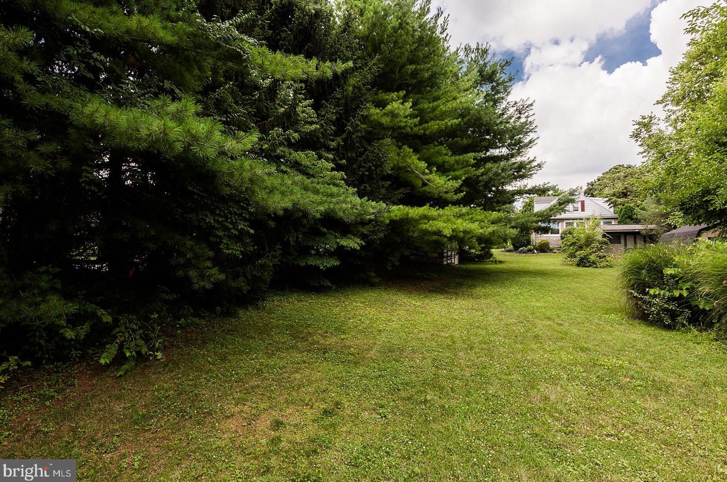 2473 Franklin Dr, East Petersburg PA  17520-1062 exterior