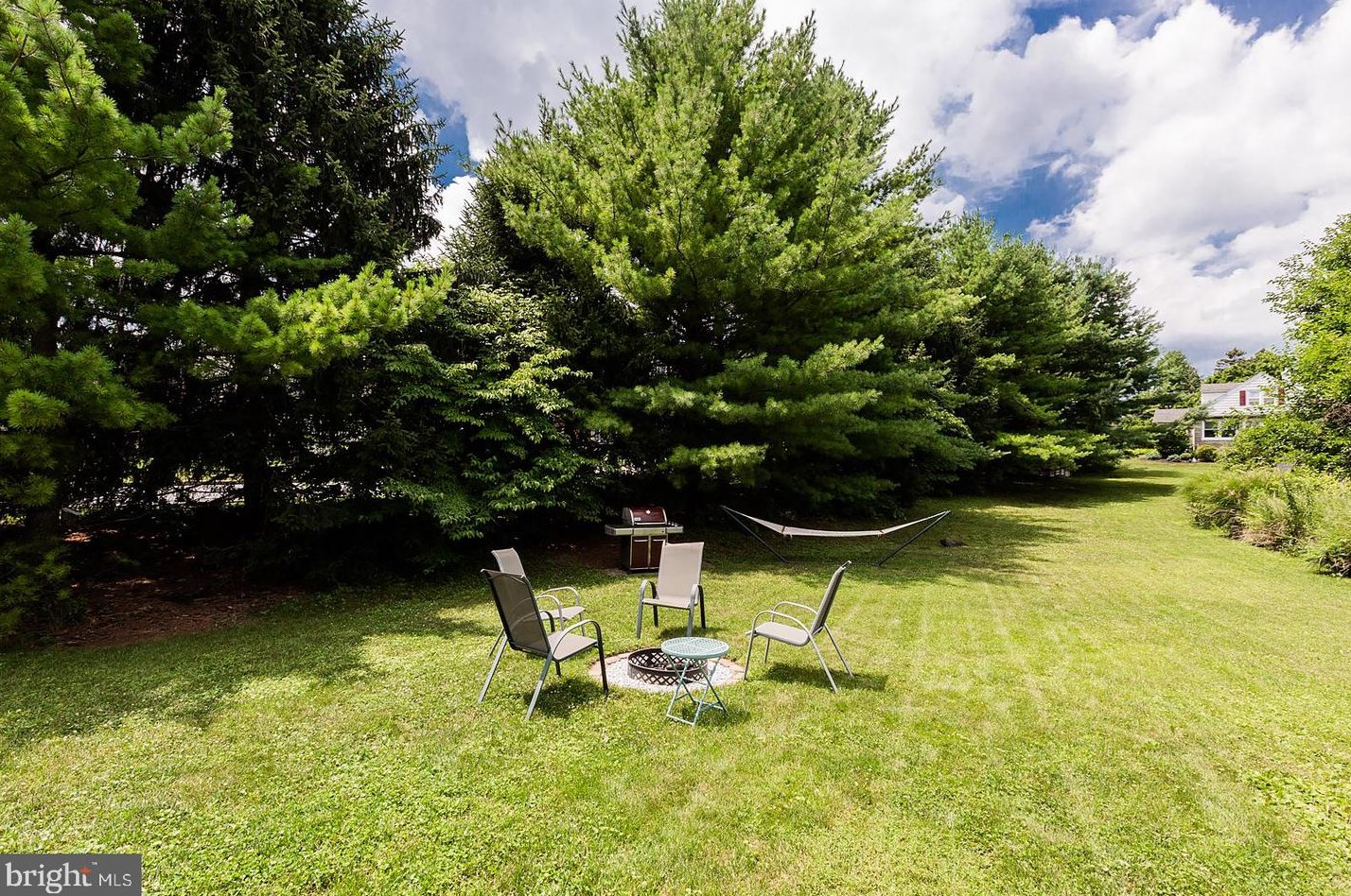 2473 Franklin Dr, East Petersburg PA  17520-1062 exterior