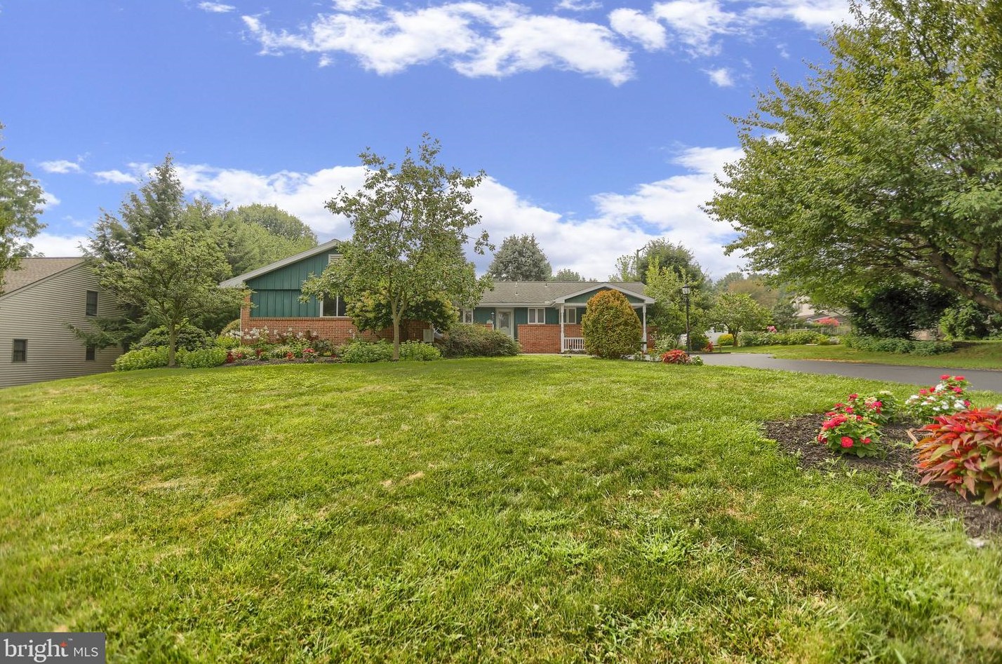 338 Sun Valley Dr, Bareville, PA 17540-1235
