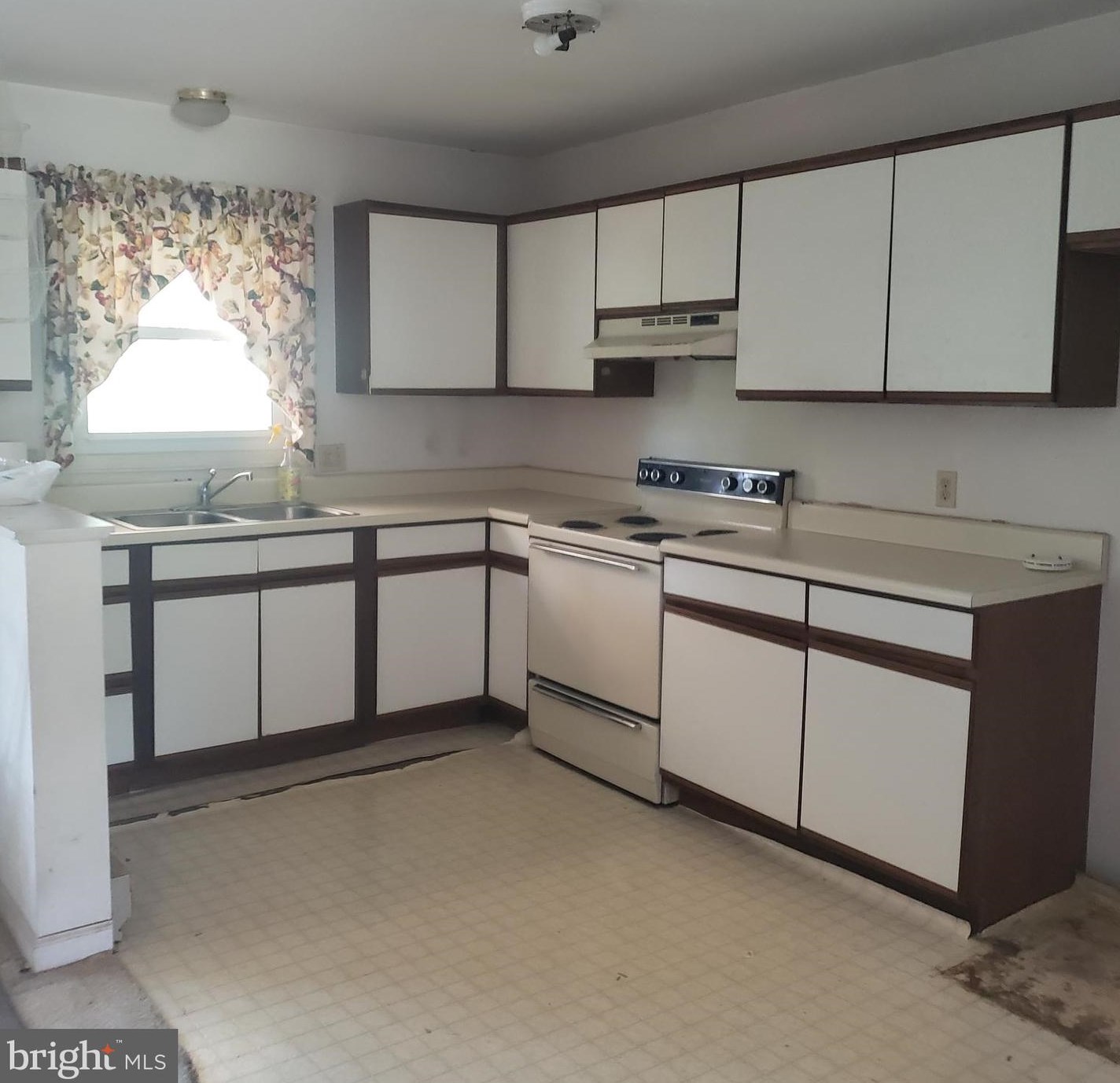 128 Stone House Ln, Kinderhook, PA 17512-9407